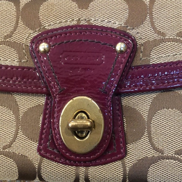 COACH Legacy Signature Slim Turn Lock Crossbody Ready Trifold Wallet Violet Trim - Picture 6 of 17
